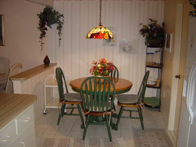 40Chestnutcreek-Breakfast